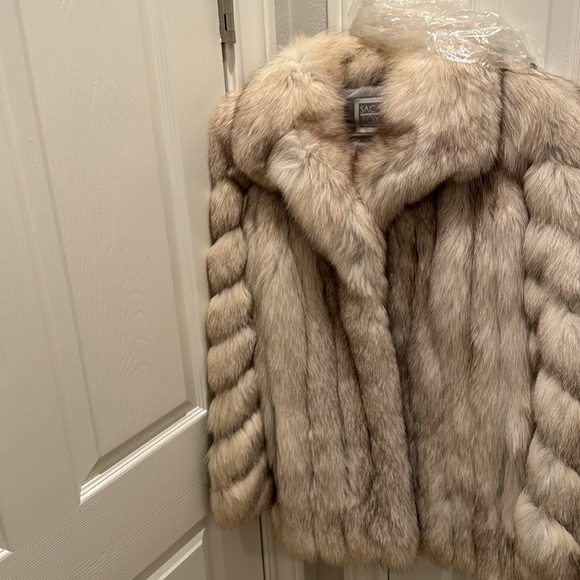 Saga-Fox fur coat. Rabbit fur coat light colored with some dark. - Picture 3 of 4